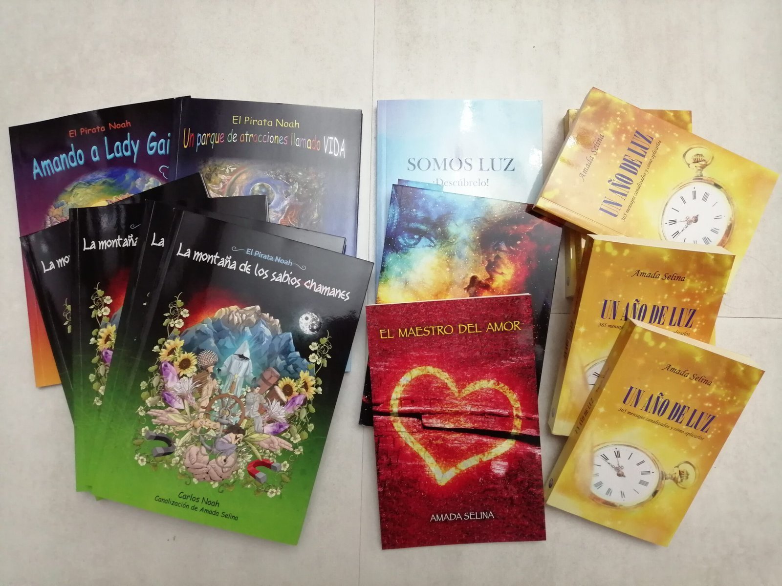 Conjunto de libros sobre temas espirituales